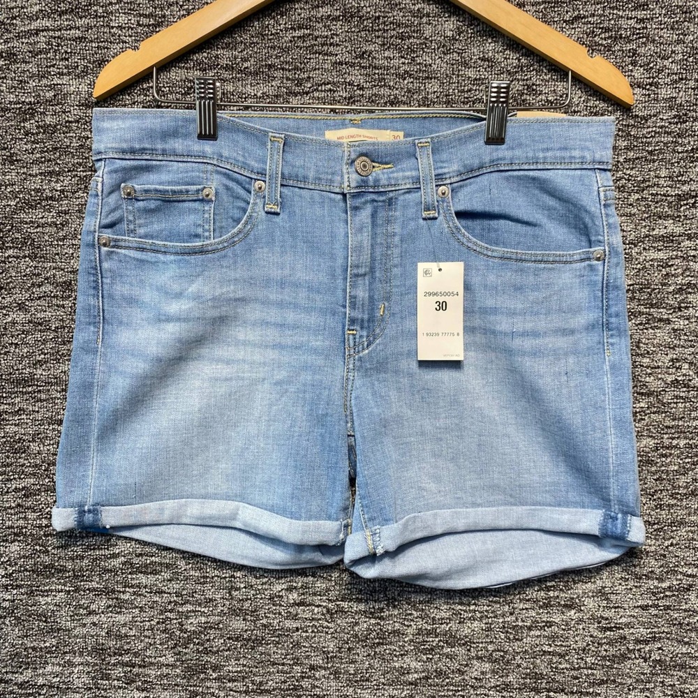 NWT Levis Womens Size 10 W30 Mid Length Shorts Light Wash Hypersoft Cuffed Denim